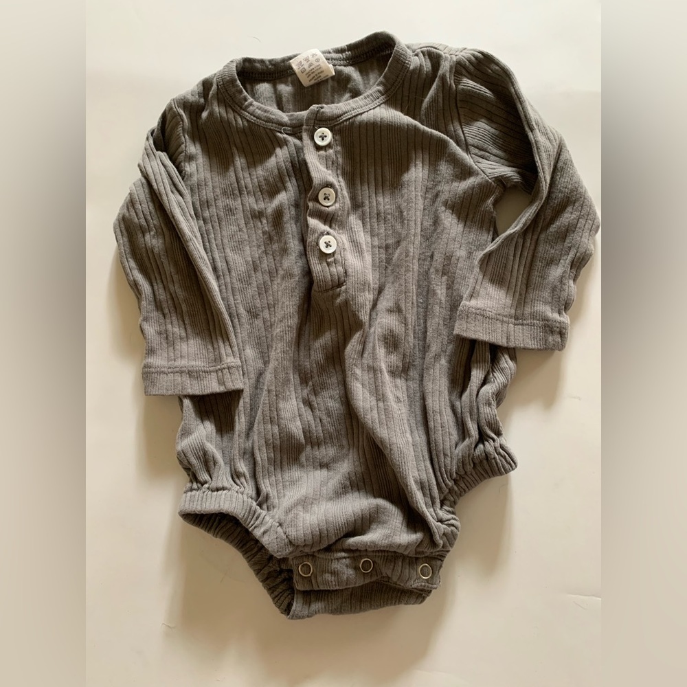 Kate Quinn gray ribbed long sleeved onesie